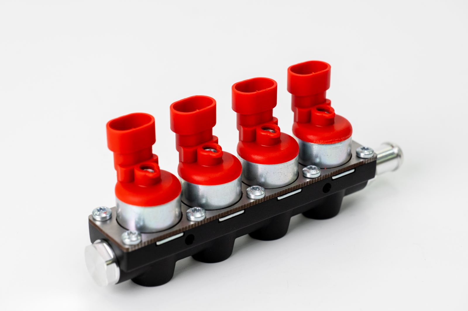 Rail injector for gaseous LPG and Natural Gas